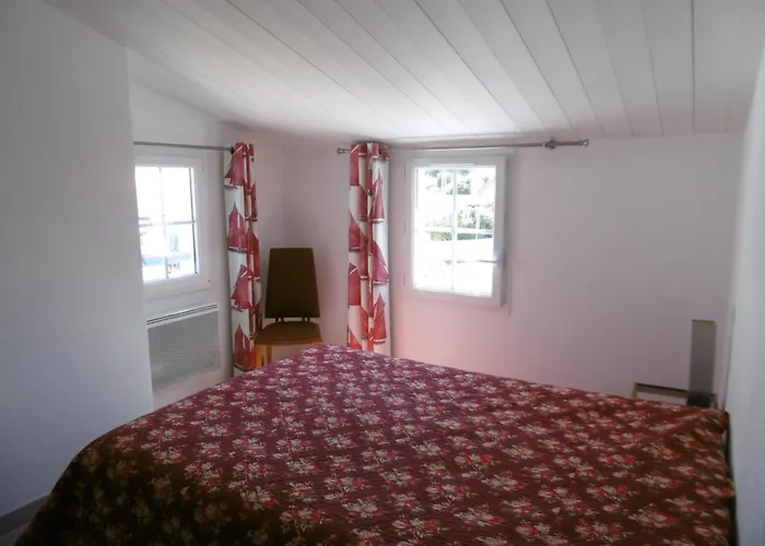 Maison 8 Pers, Proche Et Commerces, - Fr-1-823-84 Holiday home *